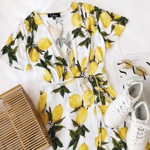 ✨NWT✨ Lulu's A La Tart White and Yellow Lemon Print Wrap Dress 🍋